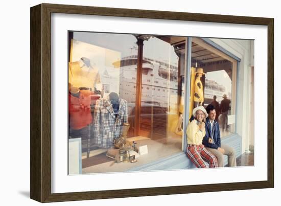 July 1973: Shopping Bermuda-Alfred Eisenstaedt-Framed Photographic Print