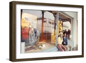 July 1973: Shopping Bermuda-Alfred Eisenstaedt-Framed Photographic Print