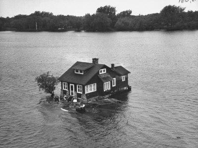 Just Room Enough Island One Of Thousand Islands In St Lawrence River Photographic Print Peter Stackpole Allposters Com
