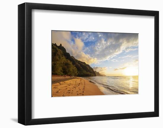 Kalalau beach on the Kalalau trail, Napali Coast State Park, Kauai Island, Hawaii, USA-Christian Kober-Framed Photographic Print