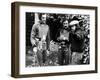 Keith Carradine, Harvey Keitel and le realisateur Ridley Scott sur le tounage du film Les Duelliste-null-Framed Photo