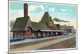 Keokuk, Iowa - Exterior View of Union Station-Lantern Press-Mounted Art Print