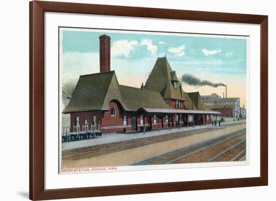 Keokuk, Iowa - Exterior View of Union Station-Lantern Press-Framed Premium Giclee Print