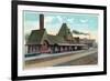 Keokuk, Iowa - Exterior View of Union Station-Lantern Press-Framed Premium Giclee Print