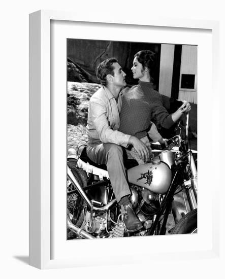 Key Witness, Dennis Hopper, Susan Harrison, 1960-null-Framed Photo