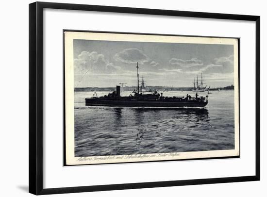 Kiel, Älteres Torpedoboot Mit Schulschiffen, Hafen-null-Framed Giclee Print