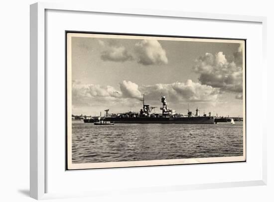 Kiel, Deutsche Kriegsschiffe Im Hafen Aus Der Ferne-null-Framed Giclee Print