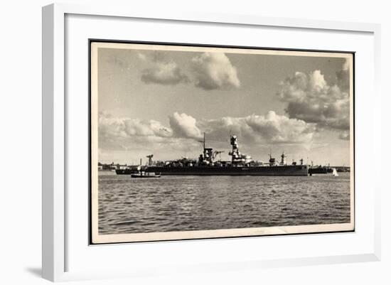 Kiel, Deutsche Kriegsschiffe Im Hafen Aus Der Ferne-null-Framed Giclee Print