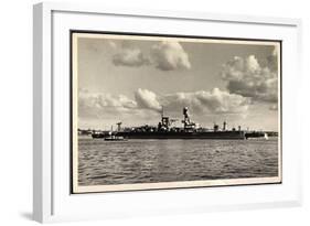 Kiel, Deutsche Kriegsschiffe Im Hafen Aus Der Ferne-null-Framed Giclee Print