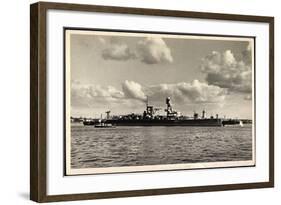 Kiel, Deutsche Kriegsschiffe Im Hafen Aus Der Ferne-null-Framed Giclee Print