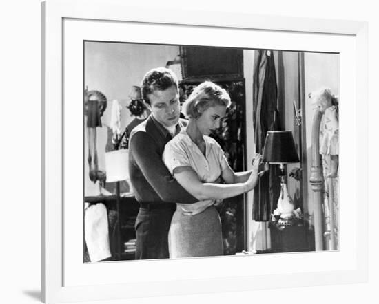 KILLER'S KISS, 1955 directed by STANLEY kUBRICK Jamie Smith / Irene Kane (b/w photo)-null-Framed Photo
