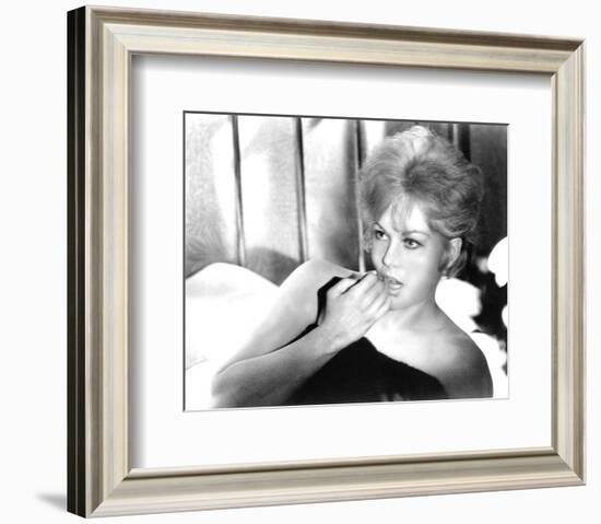 Kim Novak, Of Human Bondage (1964)-null-Framed Photo