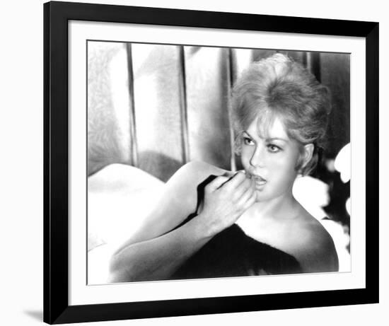 Kim Novak, Of Human Bondage (1964)-null-Framed Photo