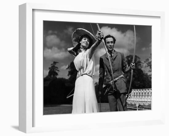 Kind Hearts And Coronets, Valerie Hobson, Dennis Price, 1949-null-Framed Photo