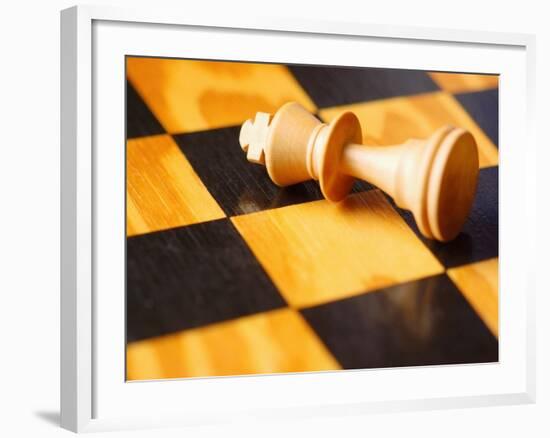 King chess piece lying on chessboard-null-Framed Photographic Print