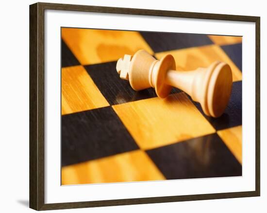 King chess piece lying on chessboard-null-Framed Photographic Print