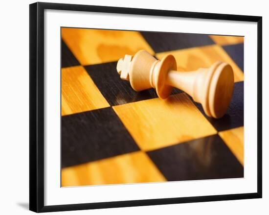 King chess piece lying on chessboard-null-Framed Photographic Print