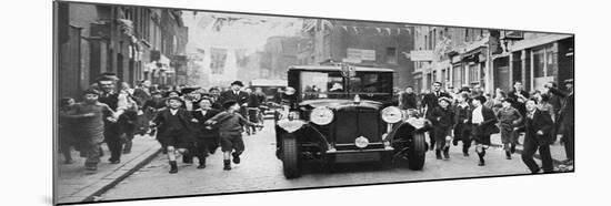 King George V's Last Visit to the East End, London, C1930S-null-Mounted Giclee Print