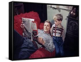 KIRK DOUGLAS and son fils Michael U.S.A. LOS ANGELES, 1949 (photo)-null-Framed Stretched Canvas