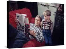 KIRK DOUGLAS and son fils Michael U.S.A. LOS ANGELES, 1949 (photo)-null-Stretched Canvas