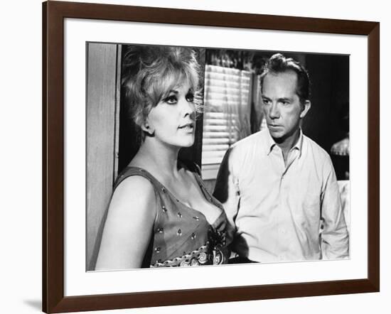 KISS ME STUPID, 1964 directed by BIILY WILDER Kim Novak and Ray Walston (b/w photo)-null-Framed Photo