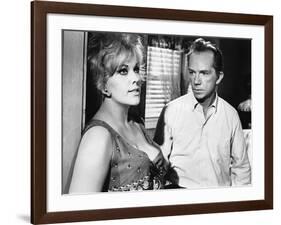 KISS ME STUPID, 1964 directed by BIILY WILDER Kim Novak and Ray Walston (b/w photo)-null-Framed Photo