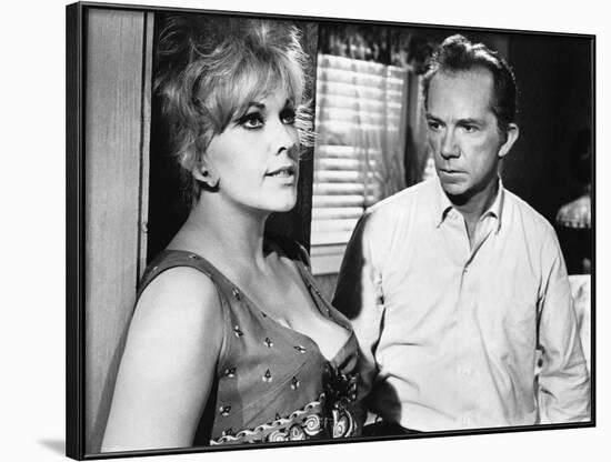 KISS ME STUPID, 1964 directed by BIILY WILDER Kim Novak and Ray Walston (b/w photo)-null-Framed Photo