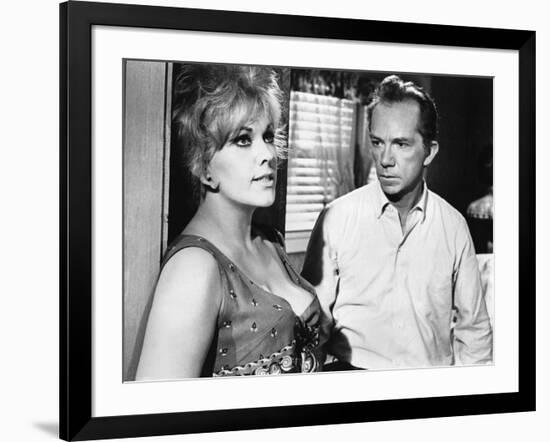 KISS ME STUPID, 1964 directed by BIILY WILDER Kim Novak and Ray Walston (b/w photo)-null-Framed Photo