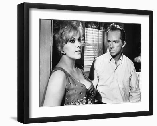 KISS ME STUPID, 1964 directed by BIILY WILDER Kim Novak and Ray Walston (b/w photo)-null-Framed Photo