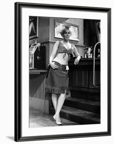 KISS ME STUPID, 1964 directed by BIILY WILDER Kim Novak (b/w photo)-null-Framed Photo