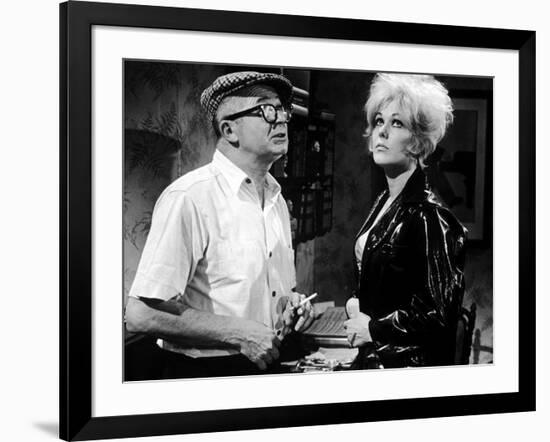 KISS ME STUPID, 1964 directed by BIILY WILDER On the set, Billy Wilder and Kim Novak (b/w photo)-null-Framed Photo