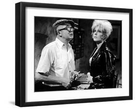 KISS ME STUPID, 1964 directed by BIILY WILDER On the set, Billy Wilder and Kim Novak (b/w photo)-null-Framed Photo