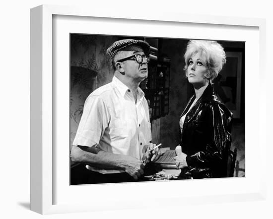 KISS ME STUPID, 1964 directed by BIILY WILDER On the set, Billy Wilder and Kim Novak (b/w photo)-null-Framed Photo