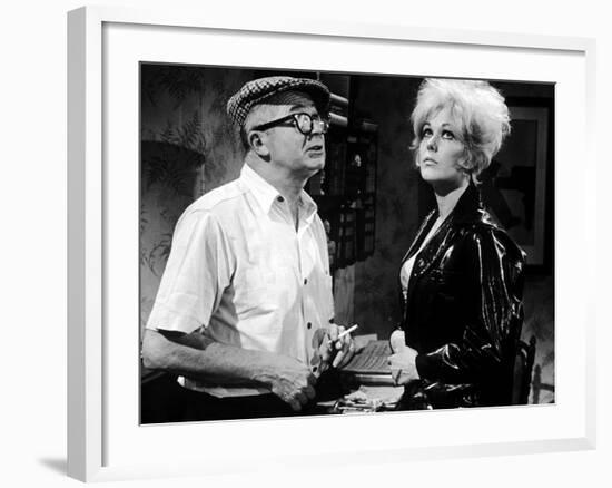 KISS ME STUPID, 1964 directed by BIILY WILDER On the set, Billy Wilder and Kim Novak (b/w photo)-null-Framed Photo