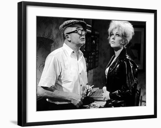 KISS ME STUPID, 1964 directed by BIILY WILDER On the set, Billy Wilder and Kim Novak (b/w photo)-null-Framed Photo