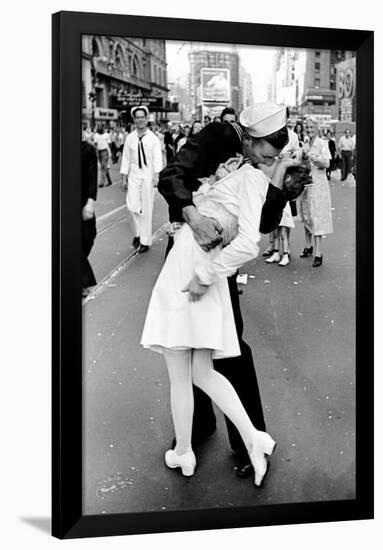 Kissing on VJ Day-Alfred Eisenstaedt-Framed Poster