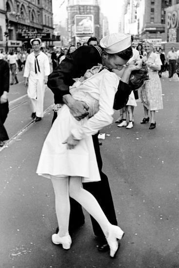 Kissing on VJ Day-Alfred Eisenstaedt-Lamina Framed Poster