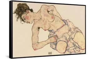 Kneider Weiblicher Halbakt, 1917-Egon Schiele-Framed Stretched Canvas