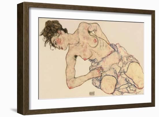 Kneider Weiblicher Halbakt, 1917-Egon Schiele-Framed Giclee Print