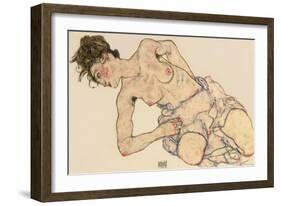 Kneider Weiblicher Halbakt, 1917-Egon Schiele-Framed Giclee Print