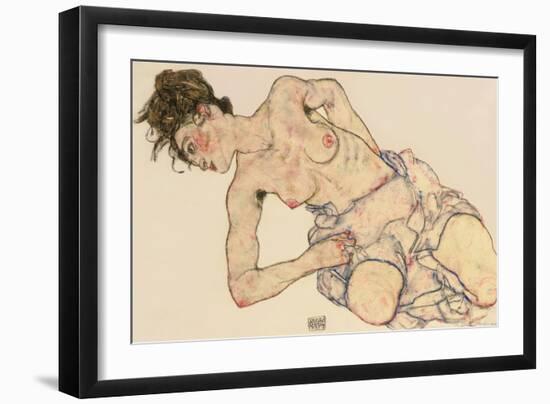 Kneider Weiblicher Halbakt, 1917-Egon Schiele-Framed Giclee Print