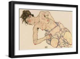 Kneider Weiblicher Halbakt, 1917-Egon Schiele-Framed Giclee Print