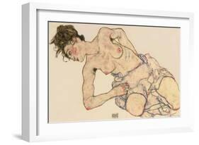 Kneider Weiblicher Halbakt, 1917-Egon Schiele-Framed Giclee Print