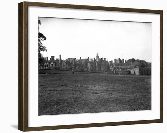 Knole House, Sevenoaks, West Kent, Circa 1920-Daily Mirror-Framed Photographic Print