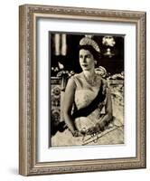 Königin Elisabeth Ii Von England, Juwelen, Krone-null-Framed Giclee Print