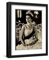 Königin Elisabeth Ii Von England, Juwelen, Krone-null-Framed Giclee Print