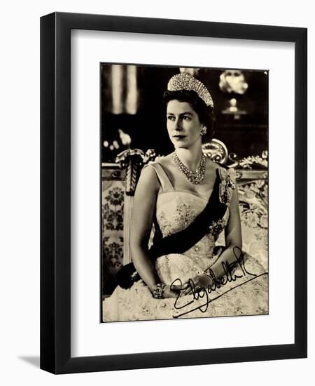 Königin Elisabeth Ii Von England, Juwelen, Krone-null-Framed Giclee Print