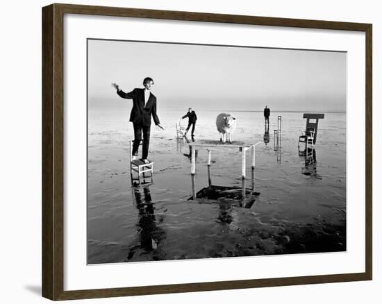 Konferenzen 10-Jaschi Klein-Framed Photographic Print