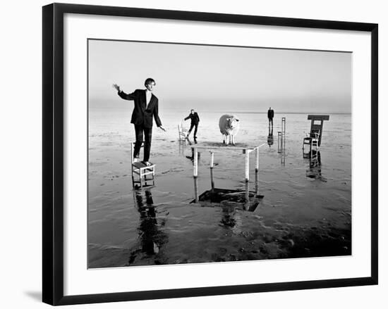 Konferenzen 10-Jaschi Klein-Framed Photographic Print