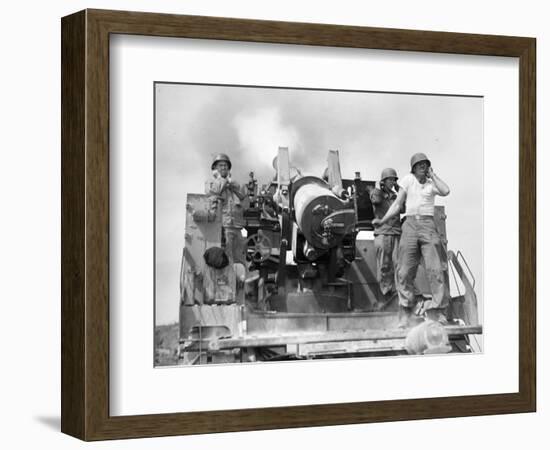 Korean War: Artillerymen-null-Framed Photographic Print